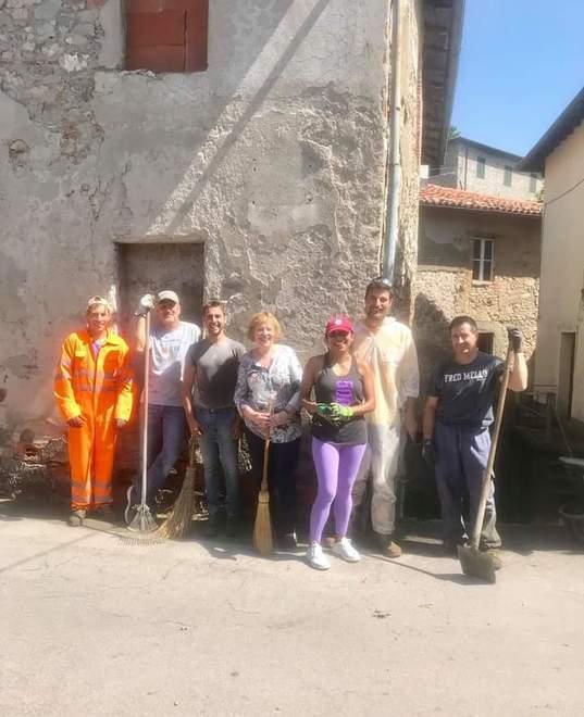 Giunta e consiglieri nei paesi con frullino, zappe e rastrelli 