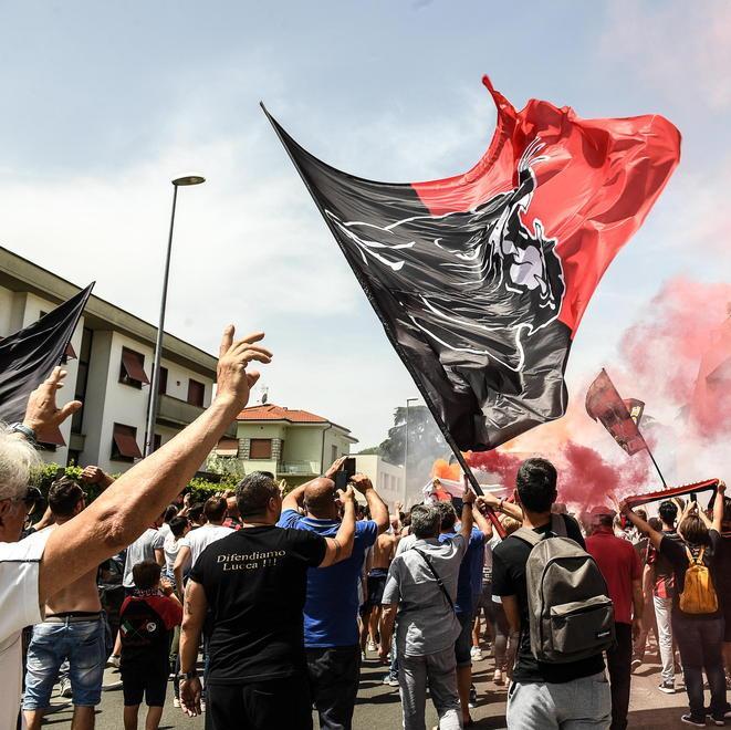Martedì i tifosi rossoneri in corteo nelle vie del centro 