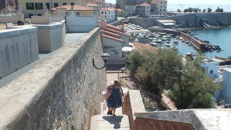Piazza Manzoni riaperta la scalinata per il porticciolo