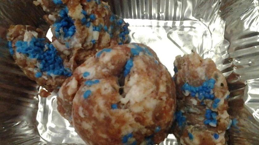 Polpette avvelenate per cani e gatti gettate sul terrazzo