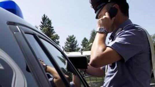 Lascia il figlio disabile in auto mamma 50enne denunciata