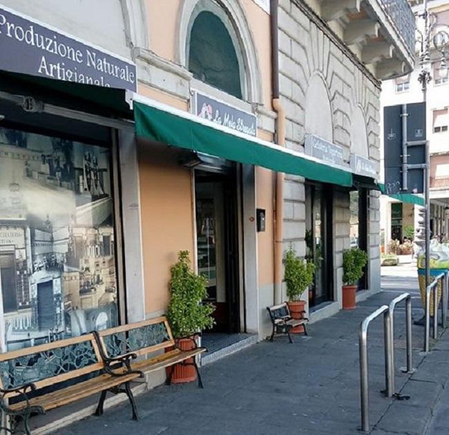 La gelateria "Mela stregata" di piazza della Repubblica
