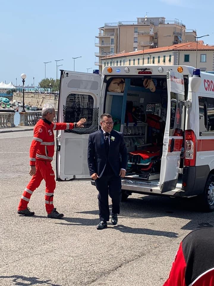 L'arrivo di Mirco su un'ambulanza della Croce rossa italiana