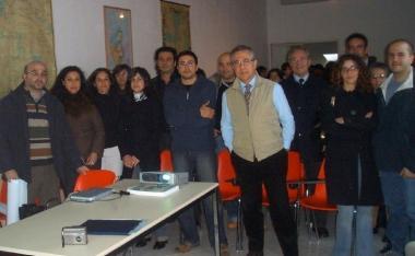 L’equipe del professor Mario Pirastru, al centro nella foto, con l’equipe dei ricercatori dello Shardna