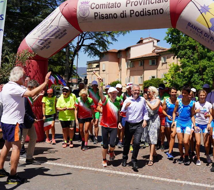 A piedi e in bici col... Genio, la staffetta rafforza il gemellaggio tra Calcinaia ed Amilly 