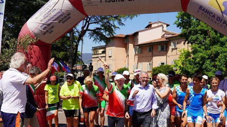 A piedi e in bici col... Genio, la staffetta rafforza il gemellaggio tra Calcinaia ed Amilly