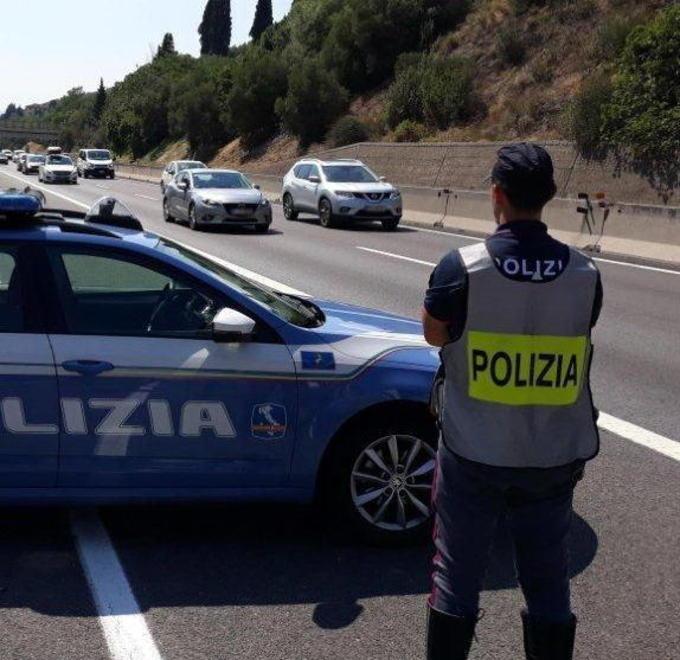 Si ribalta con l’auto in Bretella dopo avere esagerato col vino