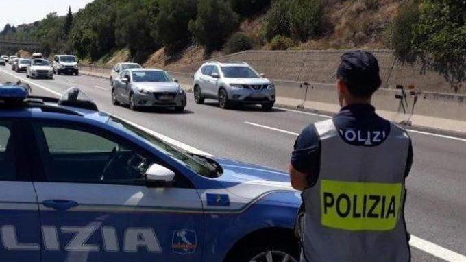 Si ribalta con l’auto in Bretella dopo avere esagerato col vino