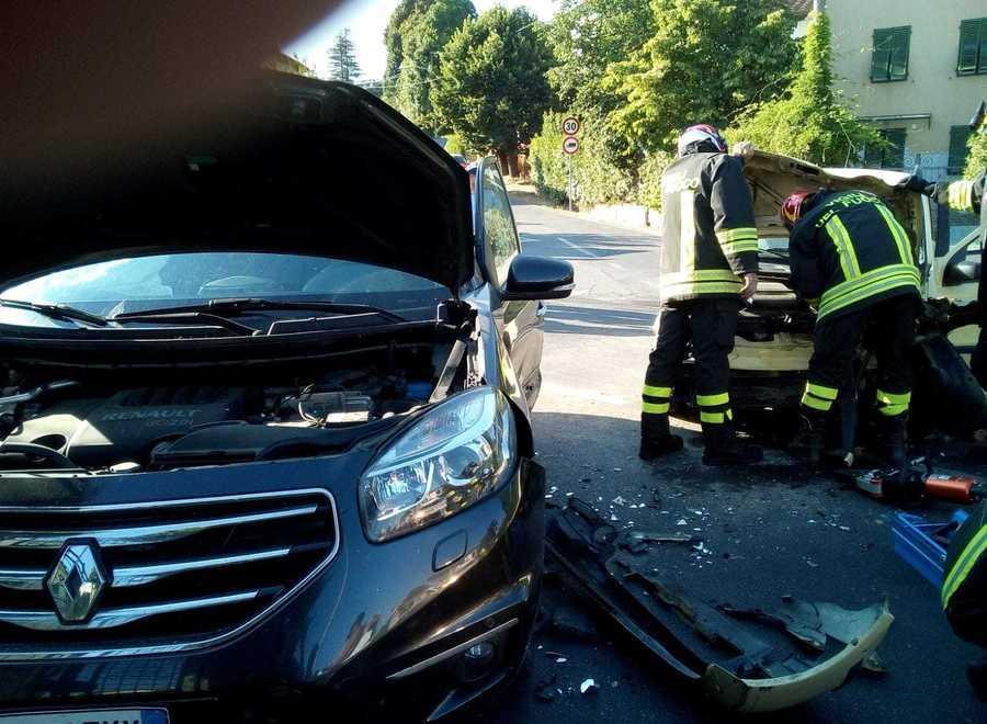 Scontro frontale tra auto nella zona di S. Alessio con due feriti in ospedale