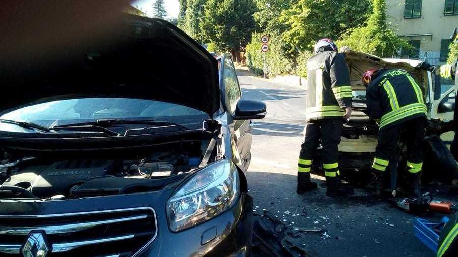 Scontro frontale tra auto nella zona di S. Alessio con due feriti in ospedale