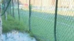 Cattivi odori dal campo di calcio Un nuovo esposto alla municipale
