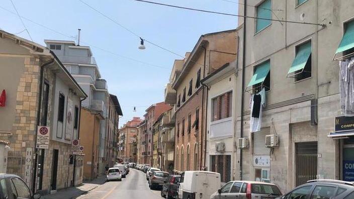 Poliziotti salvano anziana dopo il rogo del condizionatore
