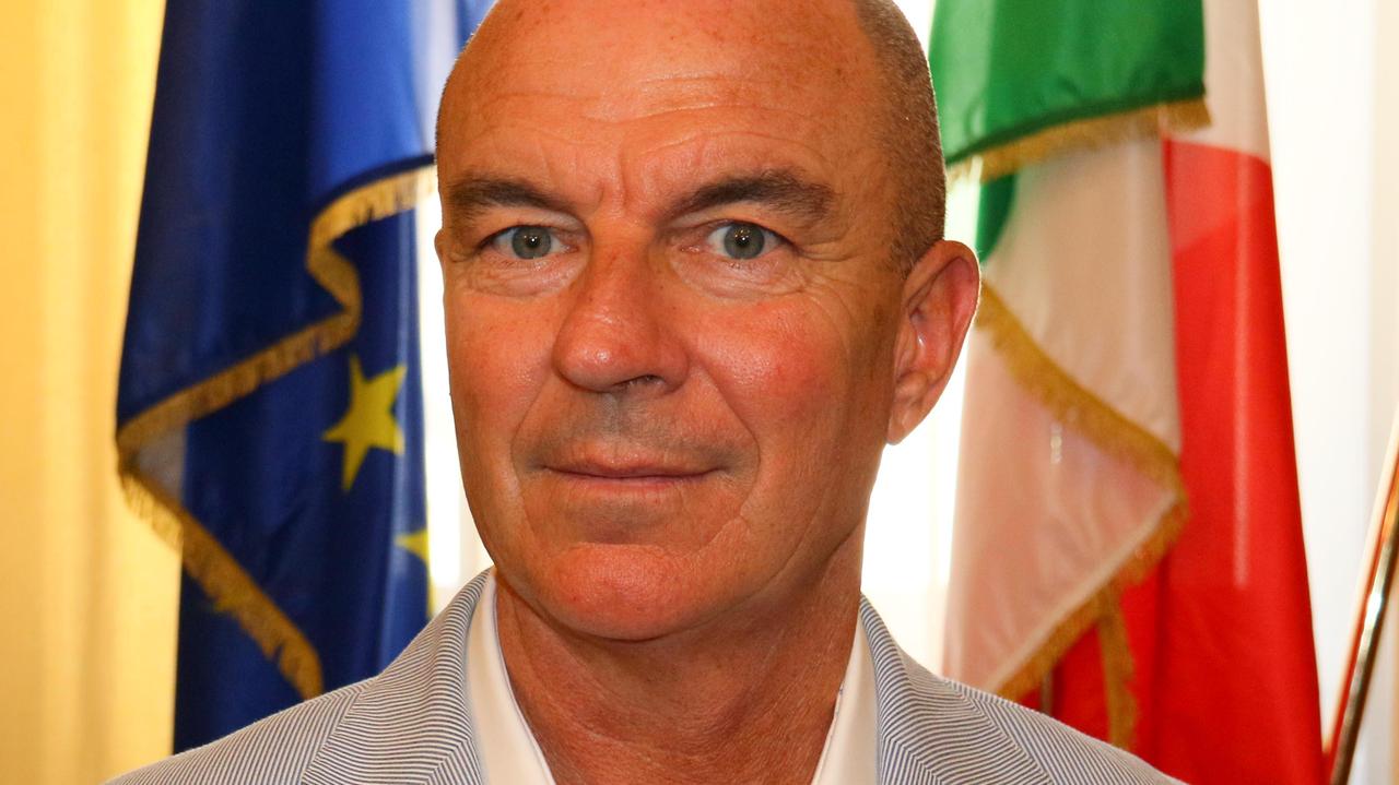 Regole, sogni e tifoserie: sui porti aperti serve coerenza