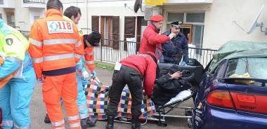 Sassari, barricato nell'auto rischia di morire