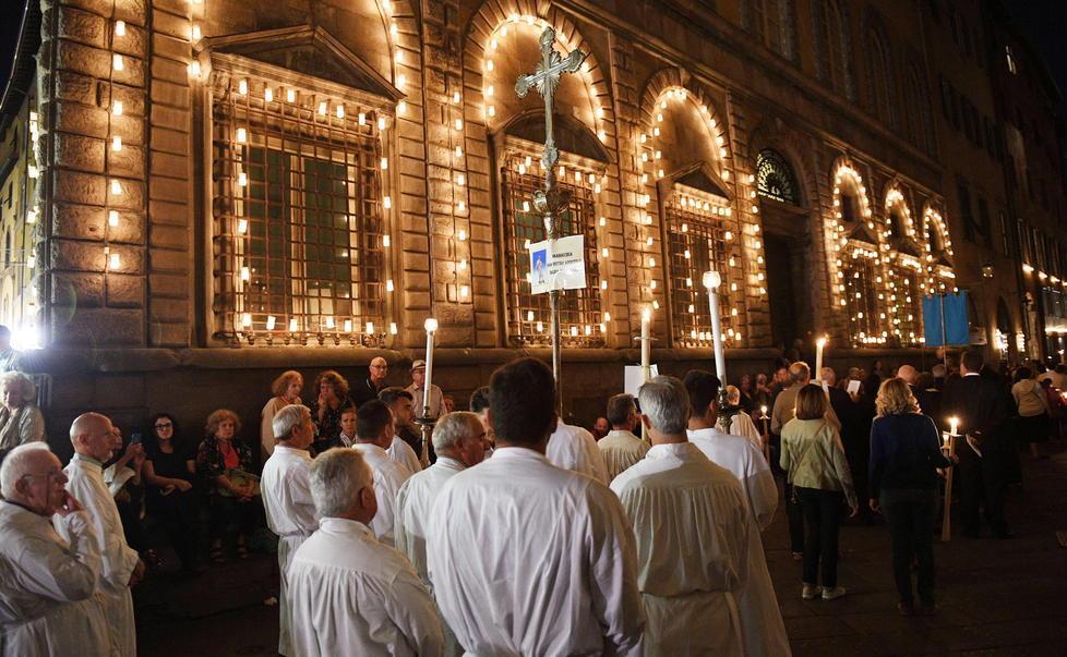 Luminara “sperimentale” nel 2019, poi la decisione: se sarà a led o a candele