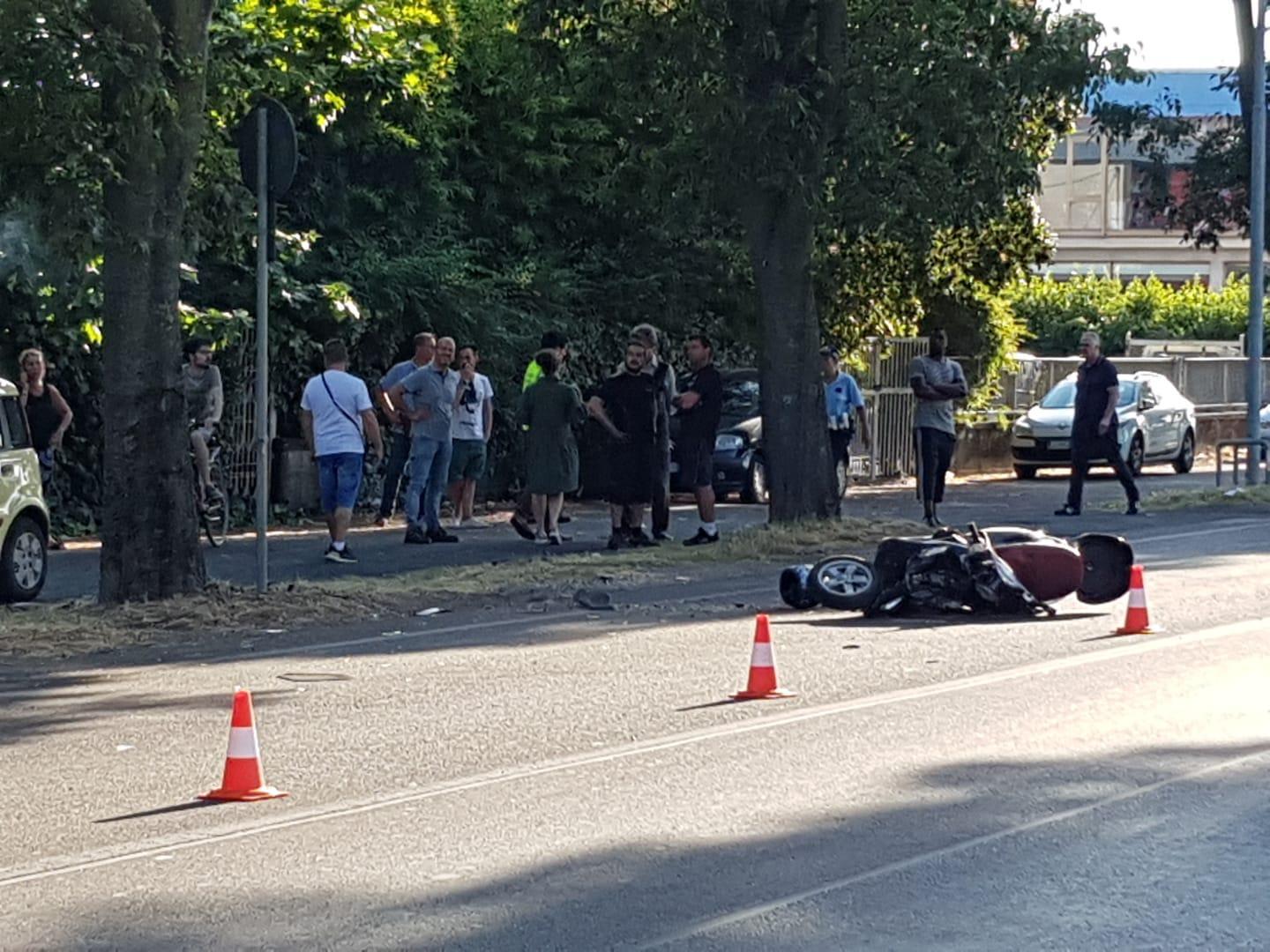 Lo scooter dopo lo schianto sulla Tosco Romagnola