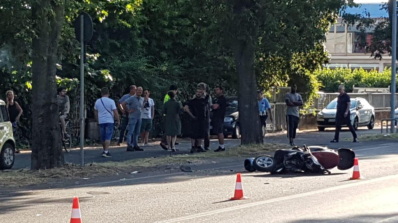 Lo scooter dopo lo schianto sulla Tosco Romagnola