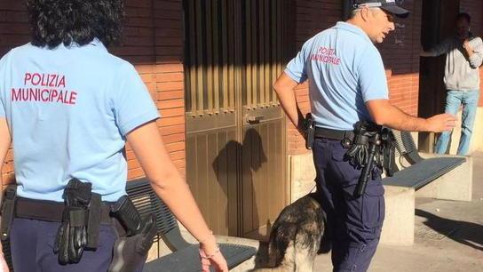 Nucleo antidroga nella zona della Stazione con tre agenti della Municipale e due cani
