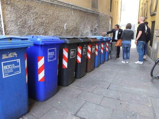 Bidoncini della raccolta differenziata