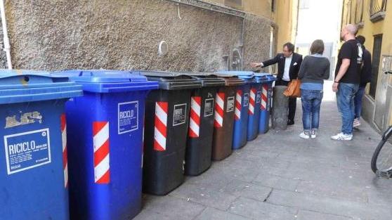 Bidoncini della raccolta differenziata