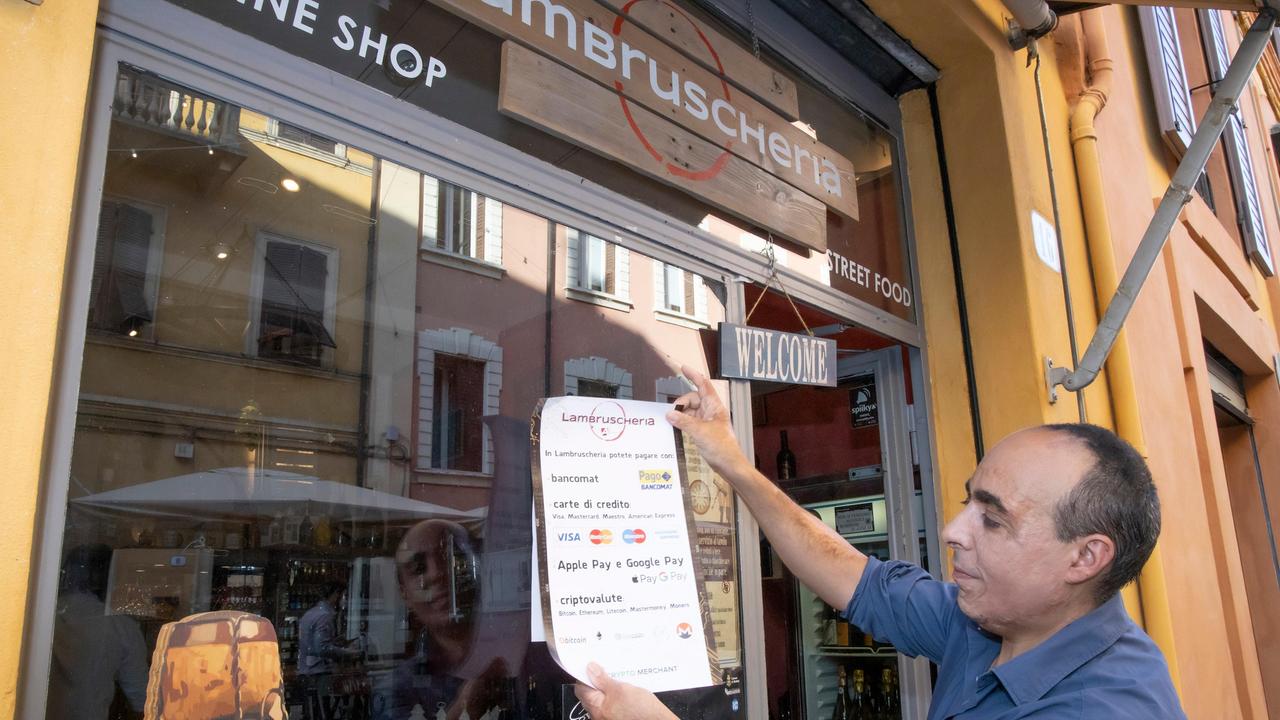 Modena. “Lambruscheria”, il primo negozio in Italia dove si paga con le criptovalute