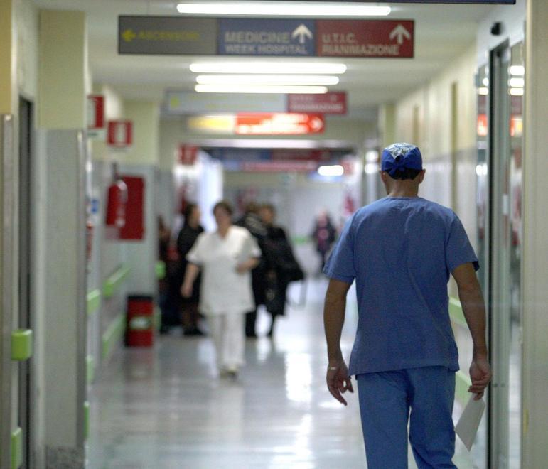 Lo trovano a rubare nei reparti, arrestato 