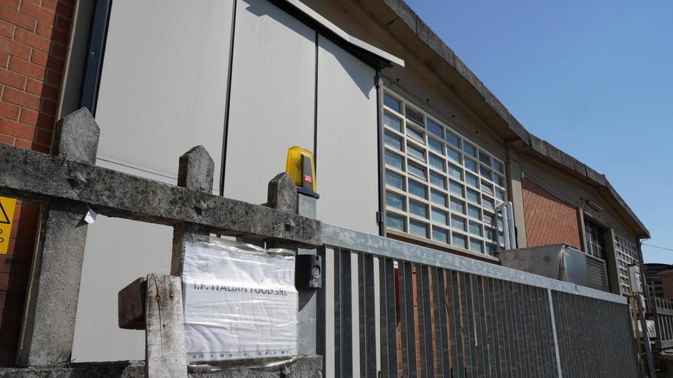 Succo bio come mele marce, i dipendenti: "Avevamo paura di perdere il lavoro"