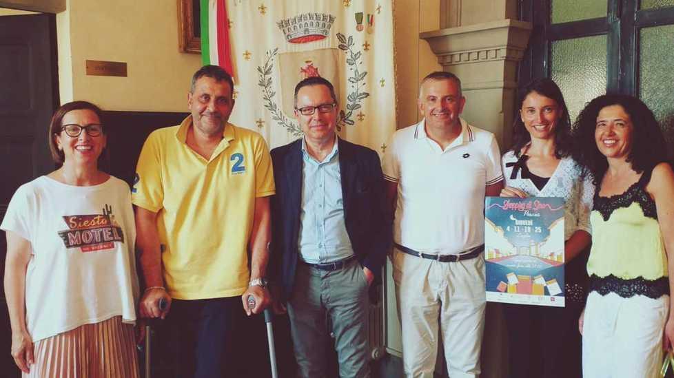 Negozi aperti fino a mezzanotte, esibizioni sportive e spettacoli 