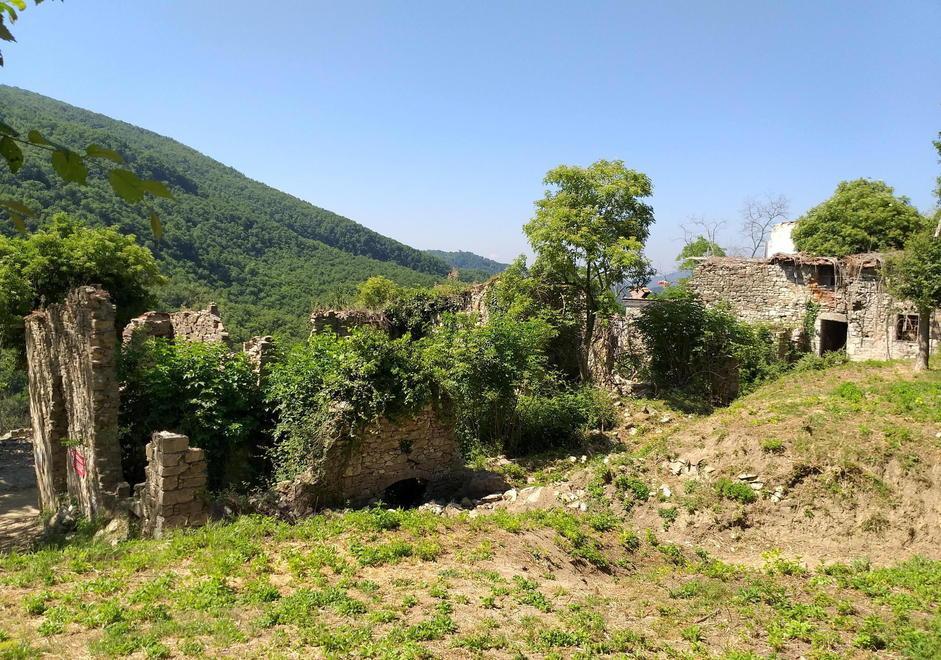 Mezzana, un paradiso nel verde per morire guardando il tramonto sulla Valbisenzio