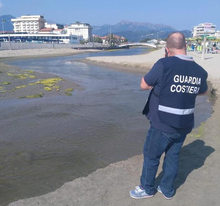 Alghe finiscono in mare dalla Fossa dell’Abate 