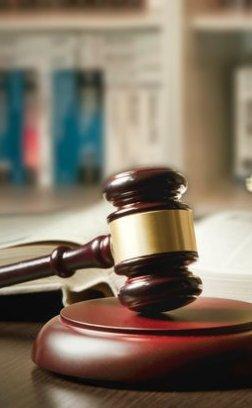 Modena. Licenziato con false promesse «Non può essere risarcito» 