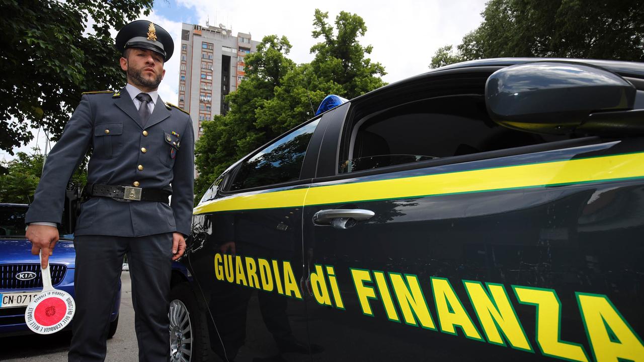 Due chili di cocaina dal Brasile a Reggio Emilia, la guardia di finanza arresta tre uomini