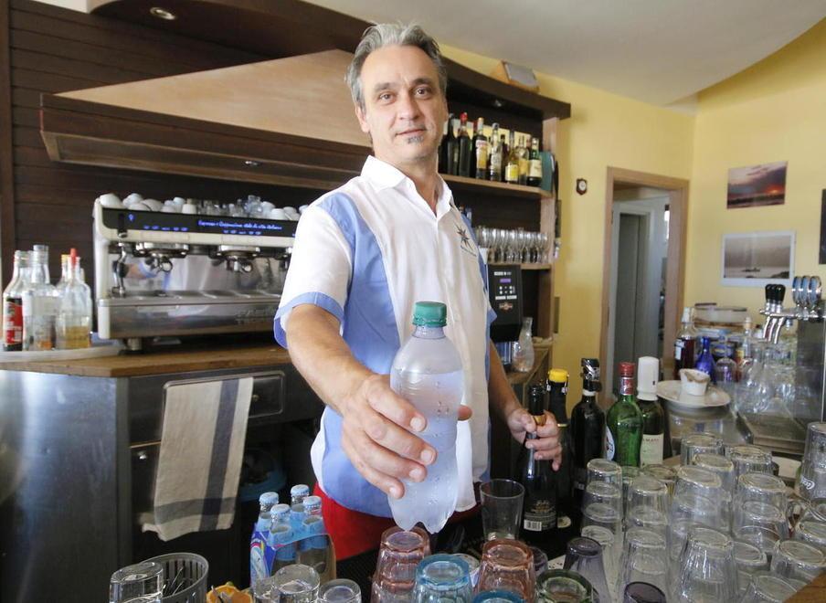 Simone Brogni nel suo bar