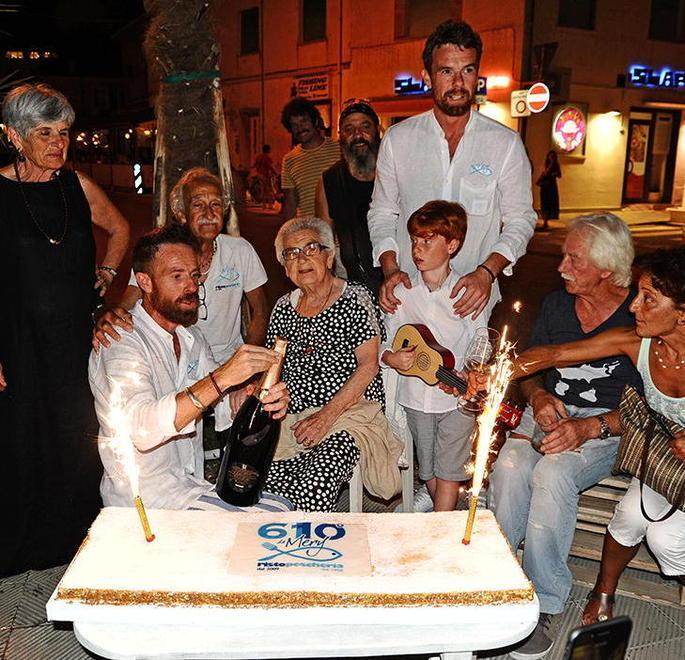 Brindisi per nonna Mery: da 61 anni nel suo negozio di Marina 