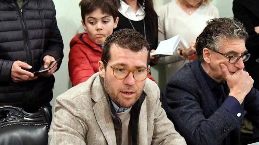 «Non so se le mie mani cuciranno ancora, per la famiglia si lotta ma il futuro fa paura»
