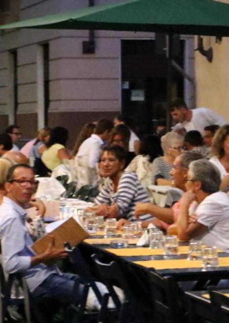 Musica, dj set e bancarelle: la notte è bianca 