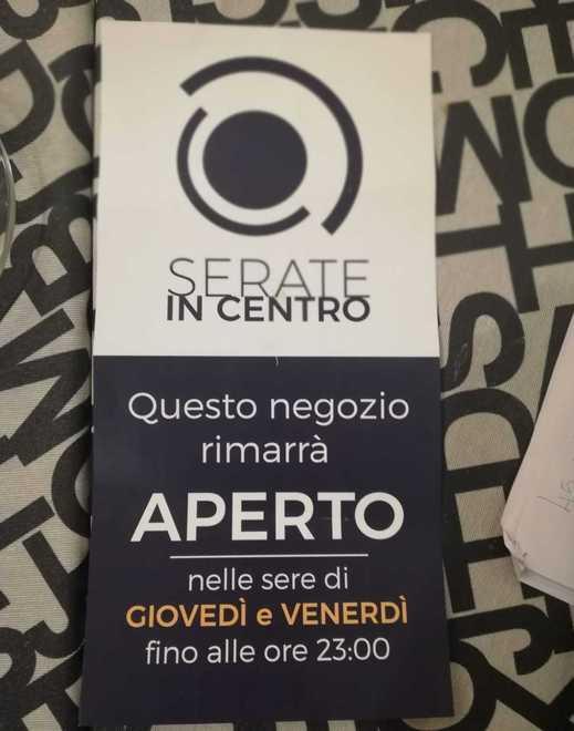 Negozi del centro aperti fino alle 23 il giovedì e il venerdì