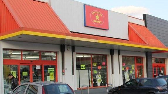 Il giovane aggressore evita l’arresto ma sarà rimpatriato