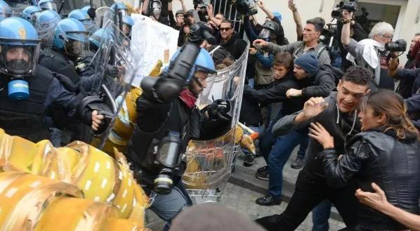 Centri sociali: 17 misure cautelari contro leader italiani. Coinvolti 3 modenesi 