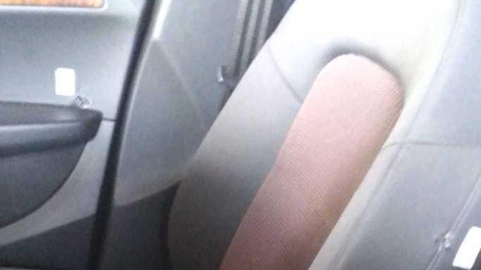 Agguato a Castelnovo Monti, tre colpi di arma da fuoco contro un’auto. La vittima: «Sono vivo per miracolo»