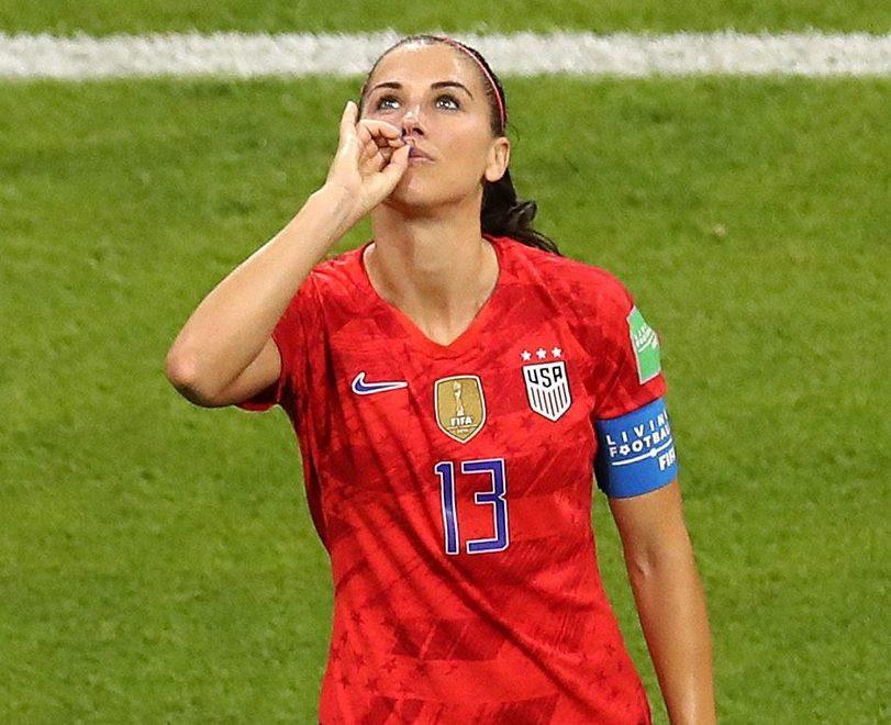 L’esultanza è bere una tazza di tè Morgan fa infuriare gli inglesi 