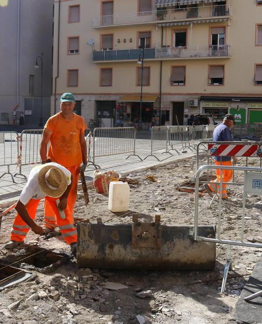 Piazza Cavallotti, partiti i lavori per la ripavimentazione 