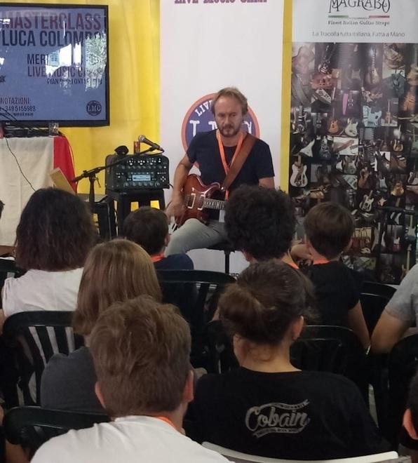 Luca Colombo sale in cattedra è la star del “Live Music Camp” 