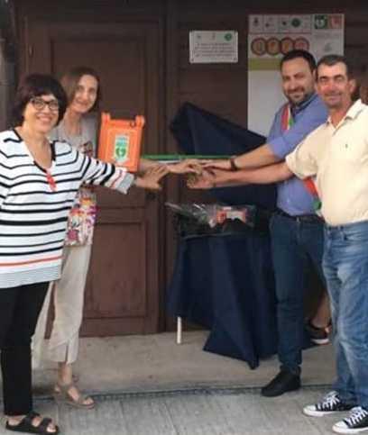 La Farmacia Pasti dona un defibrillatore al paese 