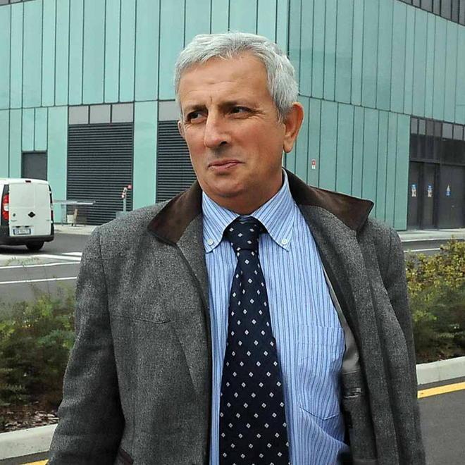 Ossigeno e infiltrazioni, la città divisa Chi attacca e chi difende il medico indagato