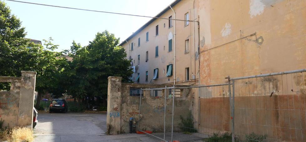 In 70 via dalla Chiccaia entro cinque mesi. Il Comune chiede aiuto alla Prefettura 