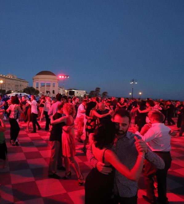 Milonga con oltre mille ballerini sulla terrazza Mascagni 