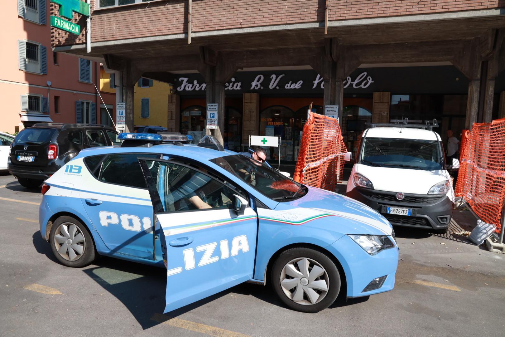 Tre rapine in poche ore a Modena: colpite due farmacie e un'edicola 