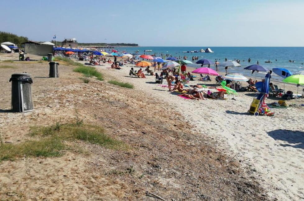 «A luglio ancora niente ripascimento», a Vada scoppia la protesta degli operatori balneari 