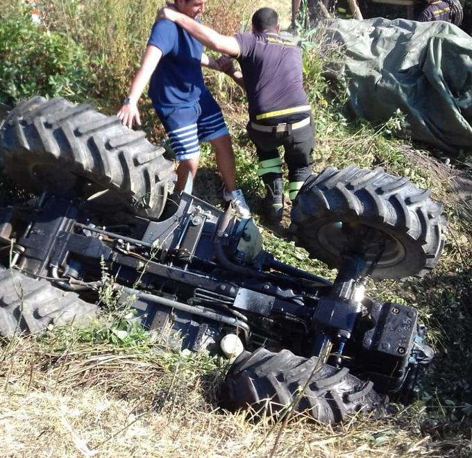 Prigioniero sotto al trattore, l’allarme lanciato dai turisti 